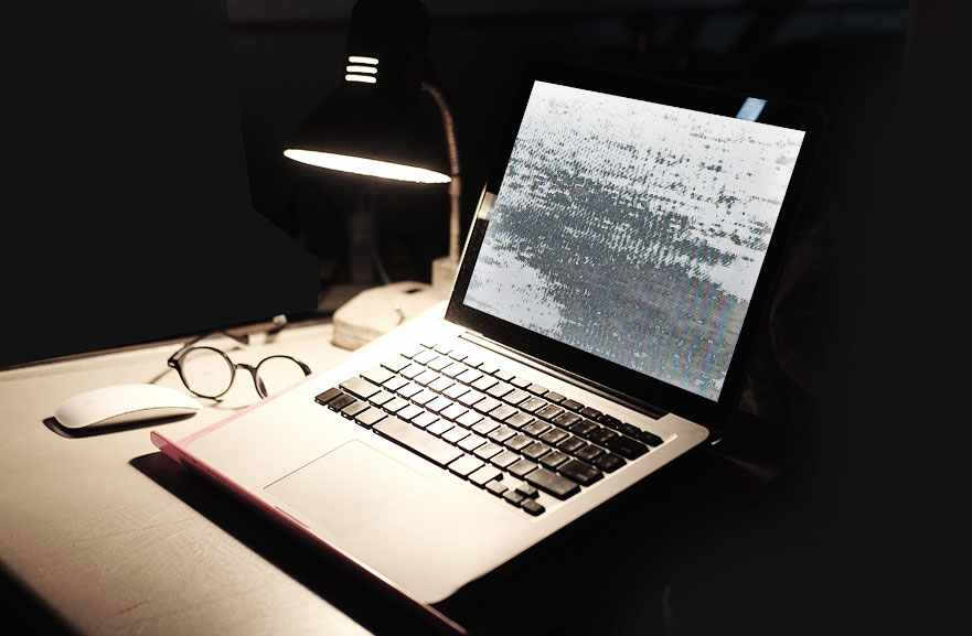 Imagem de computador com fundo escuro