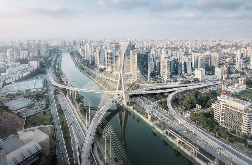 Visão superior da ponte estaiada em São Paulo