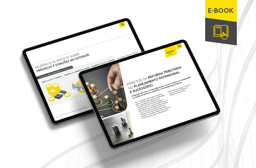 Mockup ilustrativo de dois tablets, um acima do outro, com imagens do conteúdo interno do e-book. No canto superior direito, faixa descritiva nas cores amarelo e cinza, com o nome "e-book" escrito