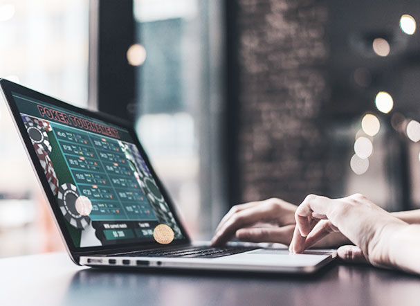 Notebook aberto em site de apostas