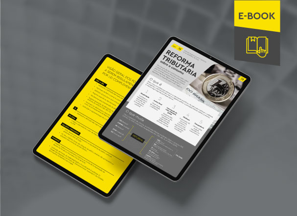 Maqueta ilustrativa de dos tabletas, una encima de la otra, con imágenes del contenido interno del e-book. En la esquina superior derecha, una banda descriptiva en colores amarillo y gris, con el nombre "e-book" escrito.