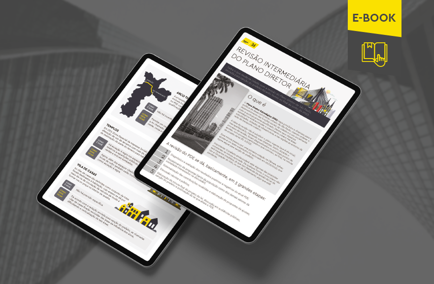 Avenida movimentada em um centro urbano, com passagam de vários carros